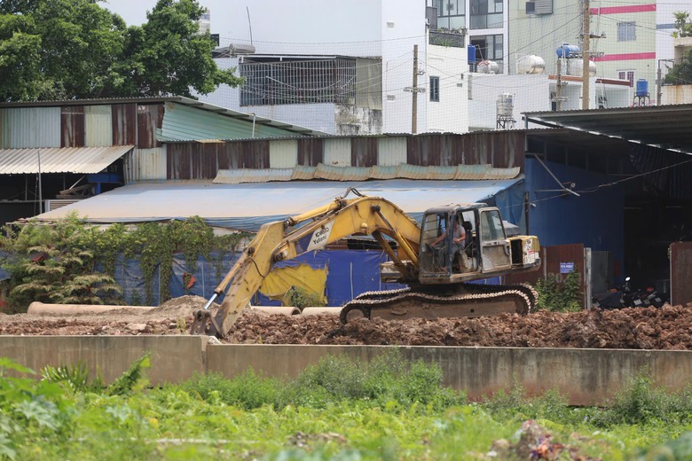 Cận cảnh dự &aacute;n k&ecirc;nh Tham Lương - Bến C&aacute;t - Rạch Nước L&ecirc;n chậm tiến độ, cỏ mọc um t&ugrave;m- Ảnh 6.