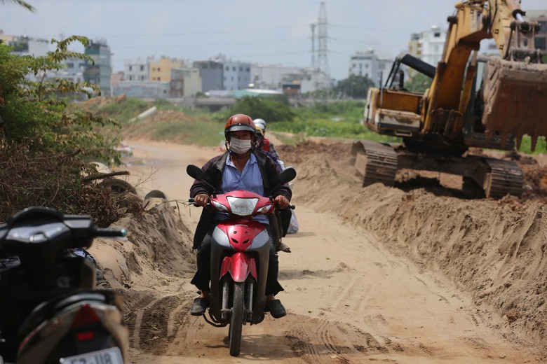 Cận cảnh dự &aacute;n k&ecirc;nh Tham Lương - Bến C&aacute;t - Rạch Nước L&ecirc;n chậm tiến độ, cỏ mọc um t&ugrave;m- Ảnh 8.