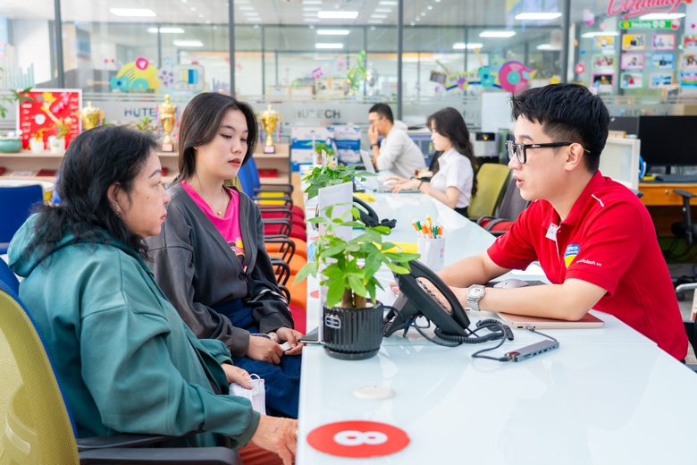 Nhiều trường đại học TP.HCM c&ocirc;ng bố điểm chuẩn 2025, ng&agrave;nh "hot" tiếp tục giữ mức cao- Ảnh 2.