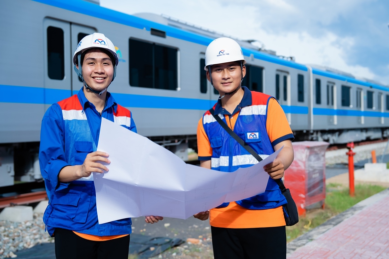 Nhiều trường đại học TP.HCM c&ocirc;ng bố điểm chuẩn 2025, ng&agrave;nh "hot" tiếp tục giữ mức cao- Ảnh 1.