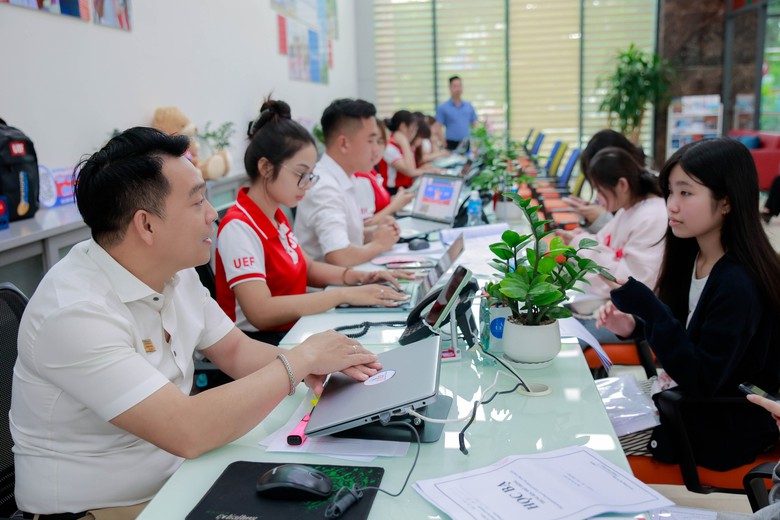 TP.HCM: Nhiều trường đại học bắt đầu c&ocirc;ng bố điểm s&agrave;n x&eacute;t tuyển- Ảnh 2.