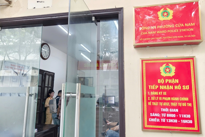 H&agrave; Nội: Hết cảnh chen ch&uacute;c đăng k&yacute; xe khi ph&acirc;n cấp về c&ocirc;ng an x&atilde;, phường- Ảnh 6.
