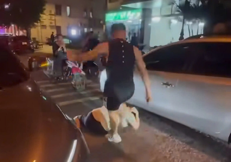 C&ocirc;ng an Bắc Ninh v&agrave;o cuộc vụ t&agrave;i xế &ocirc; t&ocirc; bị h&agrave;nh hung v&igrave; kh&ocirc;ng nhường đường- Ảnh 1.