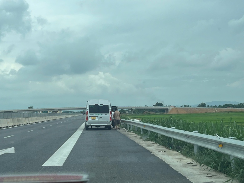 Trạm dừng nghỉ sắp mở, kỳ vọng thay đổi th&oacute;i quen xả r&aacute;c tr&ecirc;n cao tốc qua H&agrave; Tĩnh- Ảnh 1.
