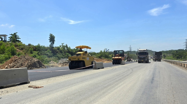 Thứ trưởng Nguyễn Việt Hùng: Hoàn thành tuyến chính cao tốc Hòa Liên - Túy Loan trước 19/8- Ảnh 3. Thứ trưởng Nguyễn Việt Hùng: Hoàn thành tuyến chính cao tốc Hòa Liên - Túy Loan trước 19/8- Ảnh 3.