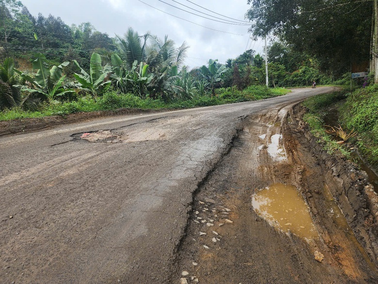 Quốc lộ 27 nối Đắk Lắk - L&acirc;m Đồng xuống cấp nghi&ecirc;m trọng, tai nạn giao th&ocirc;ng r&igrave;nh rập- Ảnh 10.