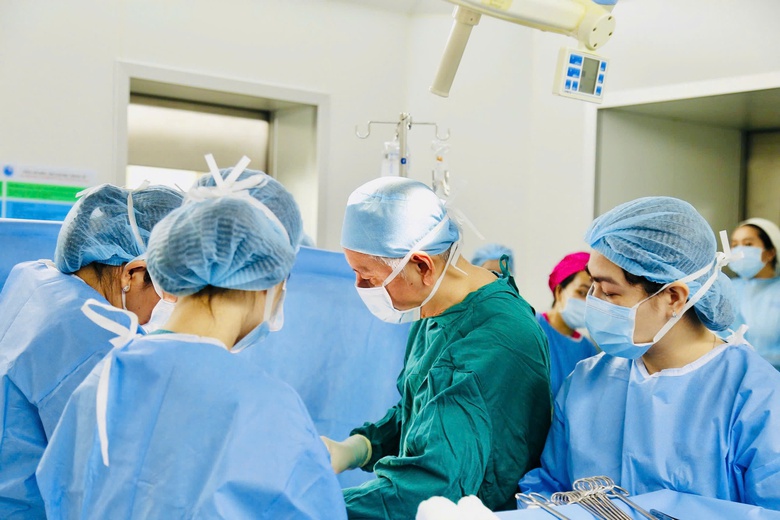 H&agrave;nh tr&igrave;nh b&aacute;c sĩ cứu thai nhi dị tật tim bằng can thiệp trong bụng mẹ- Ảnh 1.