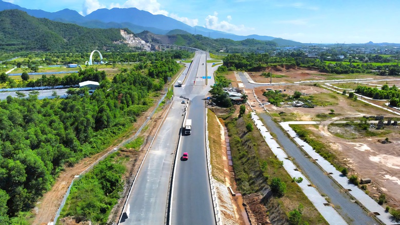 Thứ trưởng Nguyễn Việt Hùng: Hoàn thành tuyến chính cao tốc Hòa Liên - Túy Loan trước 19/8- Ảnh 2. Thứ trưởng Nguyễn Việt Hùng: Hoàn thành tuyến chính cao tốc Hòa Liên - Túy Loan trước 19/8- Ảnh 2.