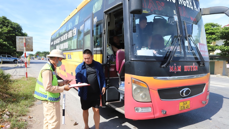 Nghệ An giảm tai nạn giao th&ocirc;ng cả 3 ti&ecirc;u ch&iacute; nhờ loạt giải ph&aacute;p thực tiễn, đồng bộ- Ảnh 2.