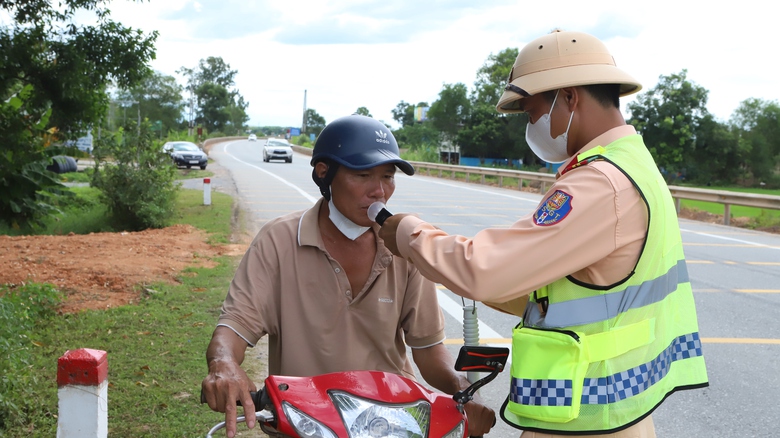 Nghệ An giảm tai nạn giao th&ocirc;ng cả 3 ti&ecirc;u ch&iacute; nhờ loạt giải ph&aacute;p thực tiễn, đồng bộ- Ảnh 1.