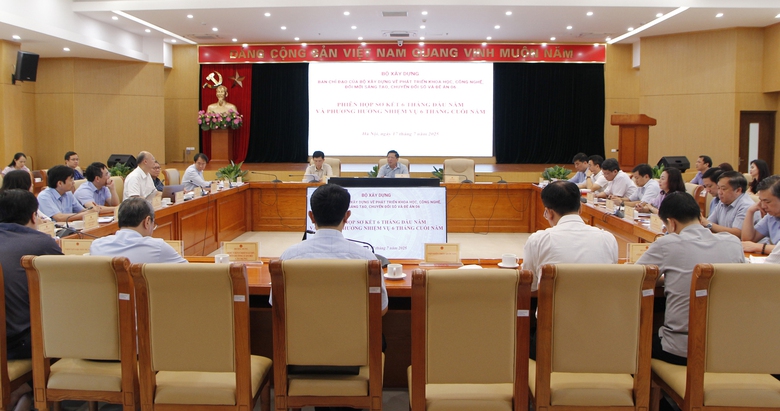 To&agrave;n cảnh phi&ecirc;n họp lần thứ nhất của Ban chỉ đạo Bộ X&acirc;y dựng về ph&aacute;t triển khoa học, c&ocirc;ng nghệ, đổi mới s&aacute;ng tạo, chuyển đổi số v&agrave; Đề &aacute;n 06.