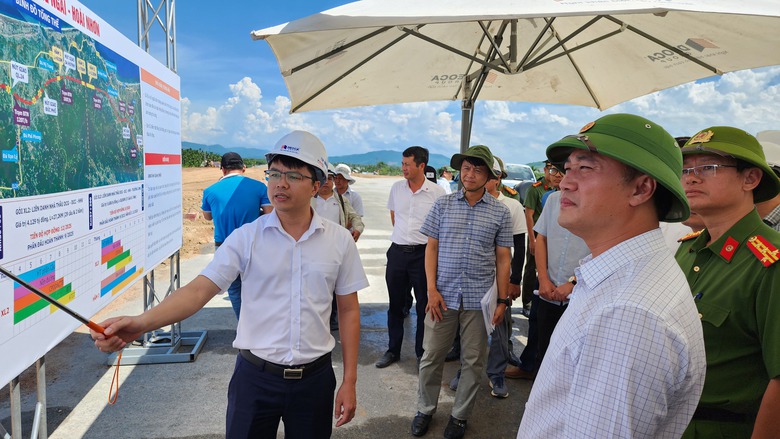 Thứ trưởng Nguyễn Việt H&ugrave;ng đốc th&uacute;c cao tốc Quảng Ng&atilde;i - Ho&agrave;i Nhơn về đ&iacute;ch đ&uacute;ng hạn- Ảnh 4.