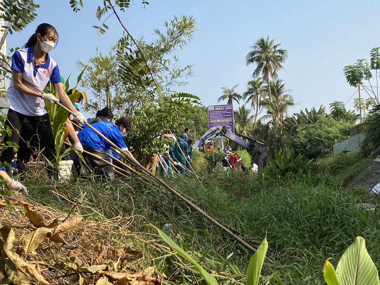 TP.HCM tăng cường ứng ph&oacute; sự cố m&ocirc;i trường m&ugrave;a mưa b&atilde;o 2025- Ảnh 1.