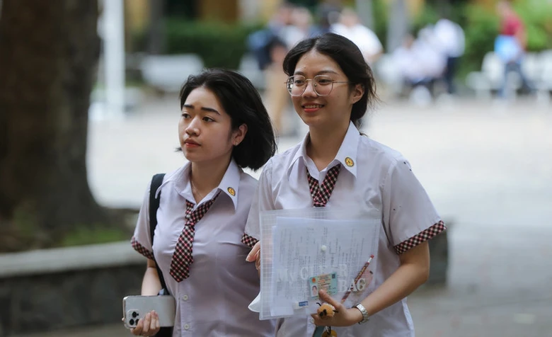 8 trường c&ocirc;ng lập tại H&agrave; Nội hạ điểm chuẩn v&agrave;o lớp 10 năm 2025- Ảnh 1.