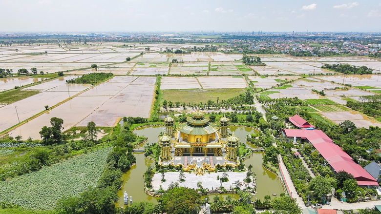 Chiêm ngưỡng ngôi chùa dát vàng độc đáo ở Hưng Yên- Ảnh 1. Chiêm ngưỡng ngôi chùa dát vàng độc đáo ở Hưng Yên- Ảnh 1.