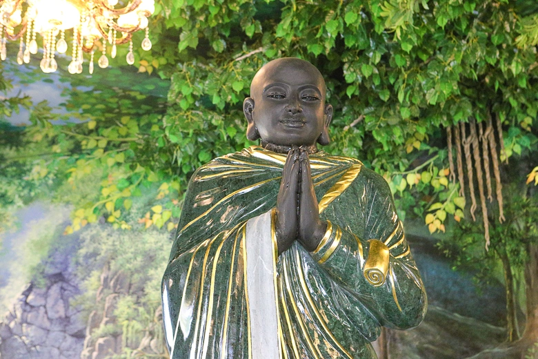 Chiêm ngưỡng ngôi chùa dát vàng độc đáo ở Hưng Yên- Ảnh 23. Chiêm ngưỡng ngôi chùa dát vàng độc đáo ở Hưng Yên- Ảnh 23.