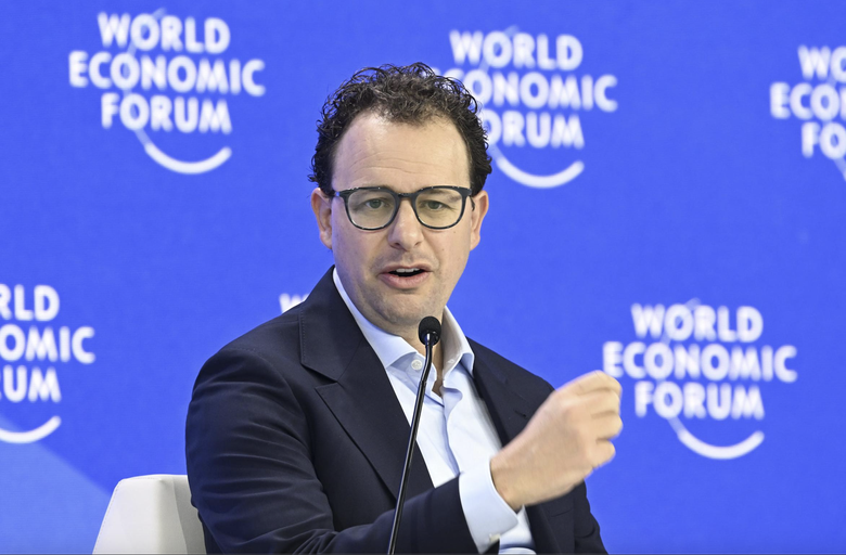 2 vị tr&iacute; nh&acirc;n vi&ecirc;n văn ph&ograve;ng nguy cơ mất việc v&igrave; tr&igrave;nh duyệt AI?- Ảnh 2.