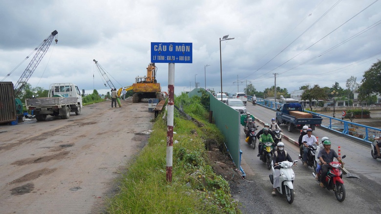 Cầu &Ocirc; M&ocirc;n chậm tiến độ: Sẽ điều chuyển khối lượng nếu kh&ocirc;ng c&oacute; chuyển biến- Ảnh 1.