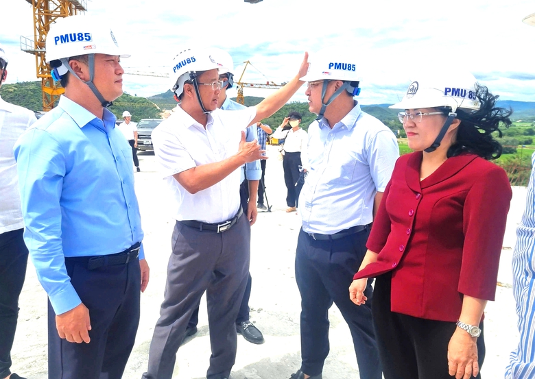 Thứ trưởng Nguyễn Việt Hùng: Quyết tâm đưa cao tốc Quy Nhơn - Chí Thạnh về đích đúng hẹn- Ảnh 2. Thứ trưởng Nguyễn Việt Hùng: Quyết tâm đưa cao tốc Quy Nhơn - Chí Thạnh về đích đúng hẹn- Ảnh 2.