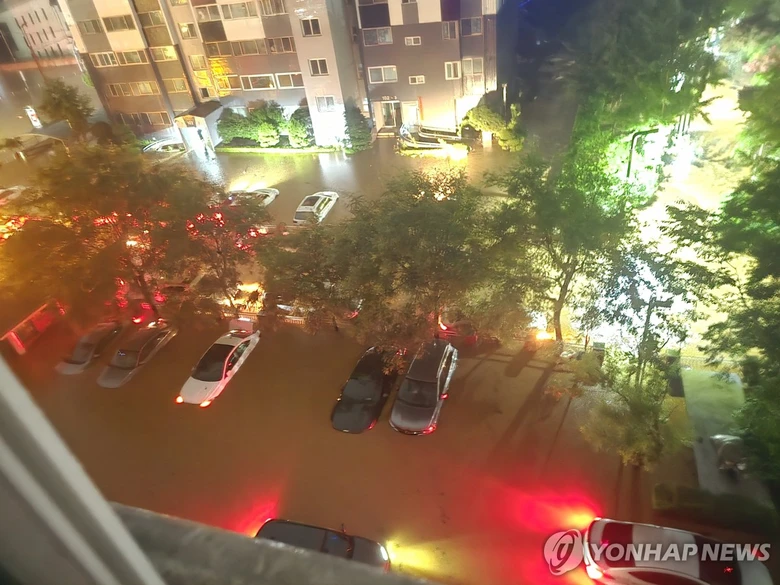 Mưa lớn kỷ lục tại H&agrave;n Quốc, Đại sứ qu&aacute;n ph&aacute;t khuyến c&aacute;o tới người Việt- Ảnh 2.