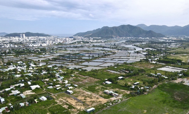 Khánh Hòa tăng cường phân cấp, kiểm soát tiến độ giải phóng mặt bằng các dự án trọng điểm- Ảnh 1. Khánh Hòa tăng cường phân cấp, kiểm soát tiến độ giải phóng mặt bằng các dự án trọng điểm- Ảnh 1.