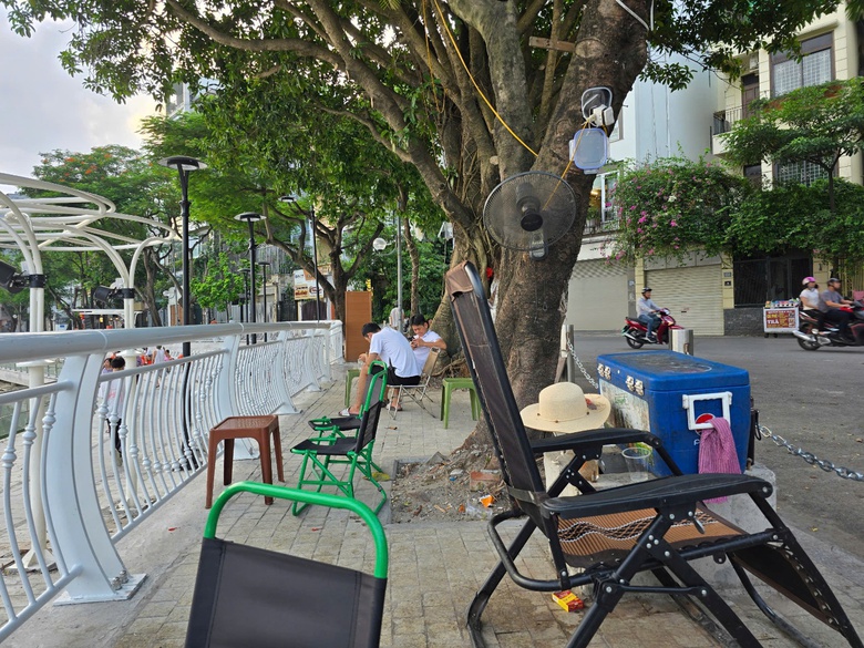 Cần mạnh tay xử l&yacute; t&igrave;nh trạng chiếm dụng c&ocirc;ng vi&ecirc;n, hồ nước ở H&agrave; Nội- Ảnh 4.