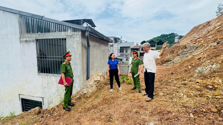 L&agrave;o Cai: R&agrave; từng m&eacute;t đất, giữ b&igrave;nh y&ecirc;n m&ugrave;a mưa lũ- Ảnh 1.