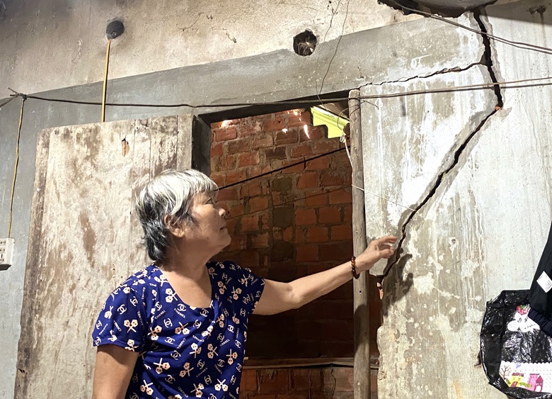 Gia Lai: H&agrave;ng chục nh&agrave; d&acirc;n bị nứt do thi c&ocirc;ng cao tốc Bắc - Nam- Ảnh 1.