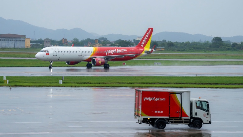 9 chuyến bay đến Nội B&agrave;i phải chuyển hướng hạ c&aacute;nh do mưa d&ocirc;ng- Ảnh 1.