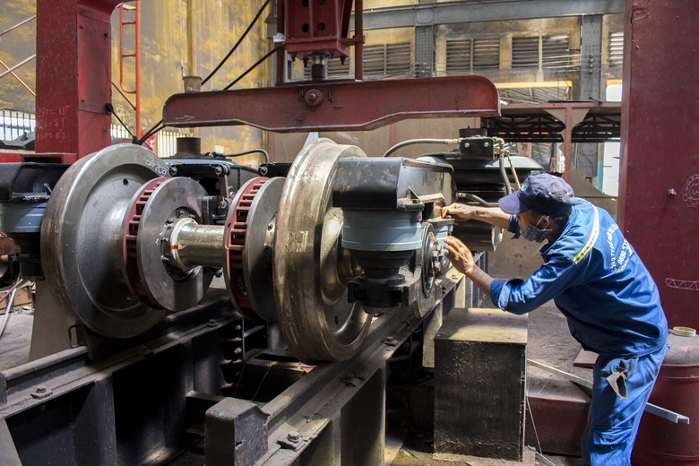 Luật Đường sắt 2025: Khuyến kh&iacute;ch chuyển giao c&ocirc;ng nghệ, ưu ti&ecirc;n nội địa h&oacute;a- Ảnh 1.