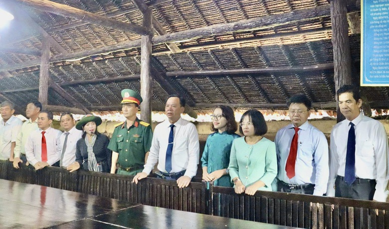 Đồng Nai: D&acirc;ng hương tại Căn cứ T&agrave; Thiết, tặng qu&agrave; tri &acirc;n người c&oacute; c&ocirc;ng nh&acirc;n dịp 27/7- Ảnh 3.