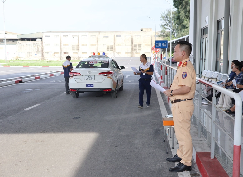 H&agrave; Nội: Nhiều học vi&ecirc;n xin l&ugrave;i s&aacute;t hạch l&aacute;i xe v&igrave; sợ trượt- Ảnh 1.