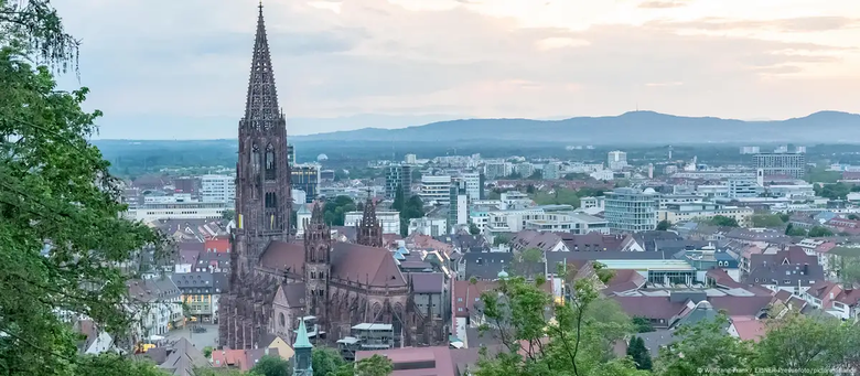 C&aacute;ch phố cổ Freiburg, Đức giảm bớt &ocirc; t&ocirc; c&aacute; nh&acirc;n trong đ&ocirc; thị- Ảnh 1.