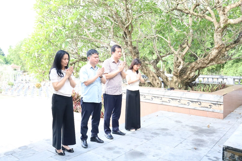 Bộ X&acirc;y dựng tổ chức "H&agrave;nh tr&igrave;nh đỏ" tri &acirc;n liệt sĩ tại Thanh H&oacute;a- Ảnh 2.