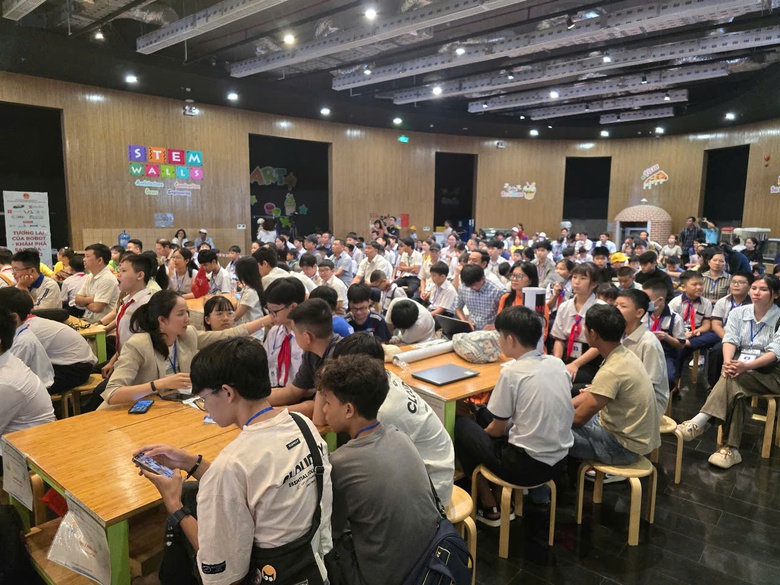 Gia Lai lần đầu tổ chức Robotacon mở rộng - sân chơi công nghệ cho học sinh phổ thông- Ảnh 3. Gia Lai lần đầu tổ chức Robotacon mở rộng - sân chơi công nghệ cho học sinh phổ thông- Ảnh 3.