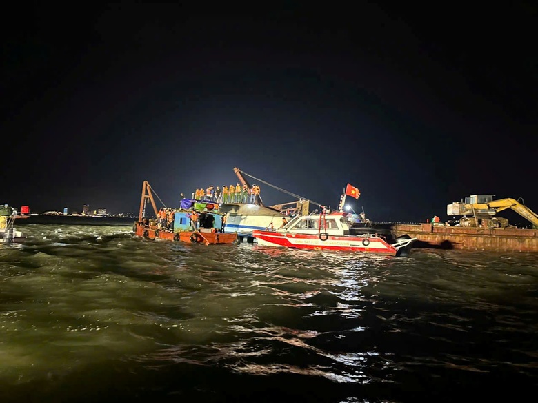 Thủ tướng y&ecirc;u cầu khẩn trương cứu nạn, khắc phục hậu quả vụ lật t&agrave;u tại Quảng Ninh- Ảnh 3.