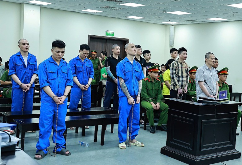 Vụ dùng ô tô biển xanh chở ma túy: Toà tuyên tử hình 11 bị cáo- Ảnh 2. Vụ dùng ô tô biển xanh chở ma túy: Toà tuyên tử hình 11 bị cáo- Ảnh 2.