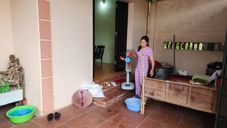 Bắc Ninh: Nhiều nh&agrave; c&oacute; nguy cơ sạt lở, ch&iacute;nh quyền khẩn cấp sơ t&aacute;n người d&acirc;n- Ảnh 16.