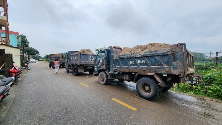 Bắc Ninh: Nhiều nh&agrave; c&oacute; nguy cơ sạt lở, ch&iacute;nh quyền khẩn cấp sơ t&aacute;n người d&acirc;n- Ảnh 28.