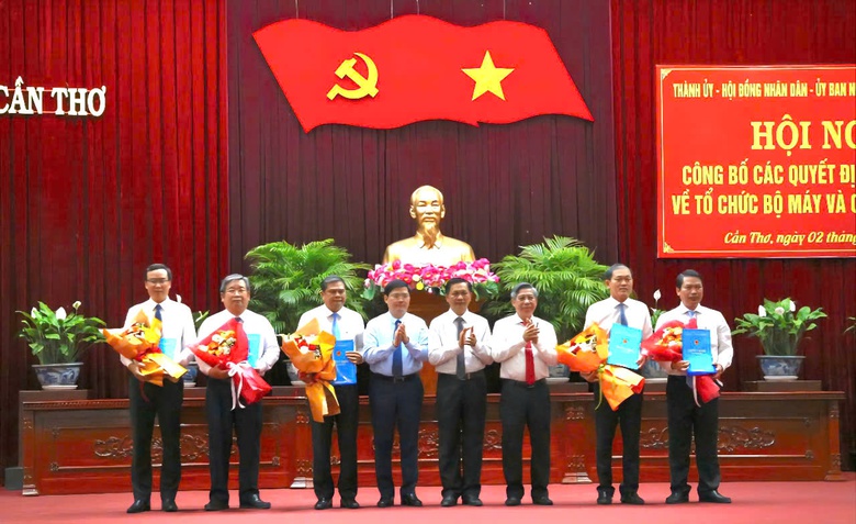 Cần Thơ kiện to&agrave;n tổ chức sau s&aacute;p nhập, Sở X&acirc;y dựng c&oacute; 13 ph&oacute; gi&aacute;m đốc- Ảnh 1.