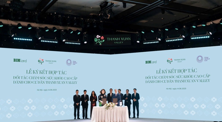 A group of people standing on a stage  AI-generated content may be incorrect.