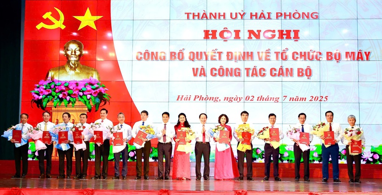 Hải Ph&ograve;ng c&ocirc;ng bố bổ nhiệm l&atilde;nh đạo c&aacute;c sở, ng&agrave;nh sau hợp nhất- Ảnh 1.