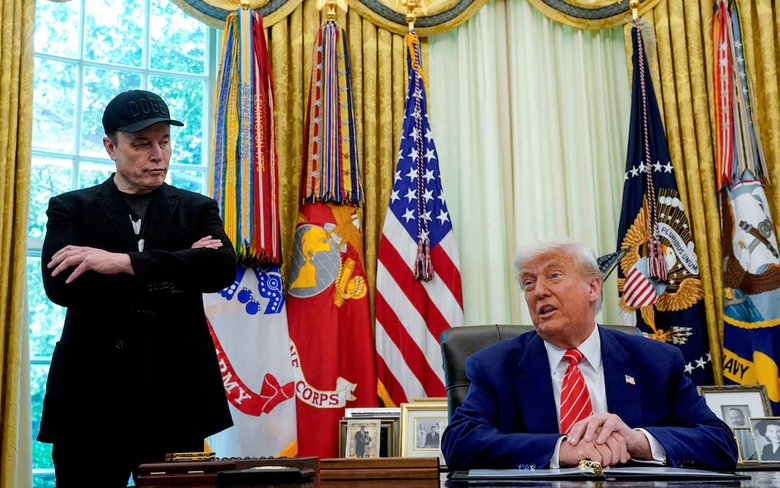M&acirc;u thuẫn với tỷ ph&uacute; Musk, Tổng thống Trump dọa cắt hỗ trợ cho Tesla v&agrave; SpaceX