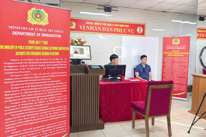 Bắt đầu cao điểm 50 ng&agrave;y cấp định danh điện tử mức 2 cho người nước ngo&agrave;i- Ảnh 1.