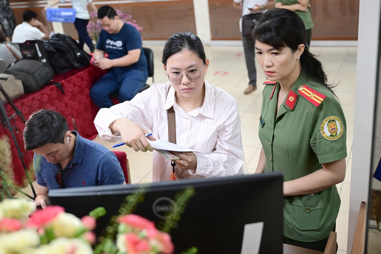 Bắt đầu cao điểm 50 ng&agrave;y cấp định danh điện tử mức 2 cho người nước ngo&agrave;i- Ảnh 10.