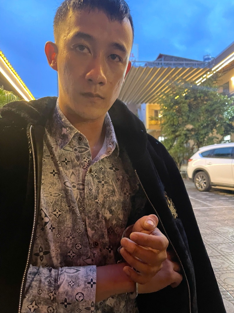 Bắt đối tượng mang vật giống lựu đạn cố thủ trong kh&aacute;ch sạn để t&agrave;ng trữ ma t&uacute;y- Ảnh 1.