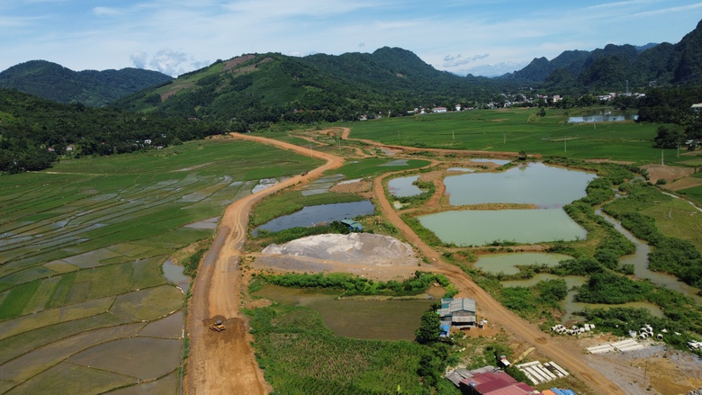 Thanh Hóa: Nhà thầu dự án cải thiện cơ sở hạ tầng đô thị Ngọc Lặc phấn đấu vượt tiến độ- Ảnh 7. Thanh Hóa: Nhà thầu dự án cải thiện cơ sở hạ tầng đô thị Ngọc Lặc phấn đấu vượt tiến độ- Ảnh 7.