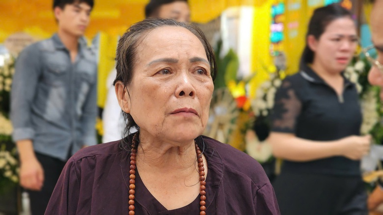 Vụ lật t&agrave;u ở Quảng Ninh: Mẹ gi&agrave; kh&oacute;c nghẹn b&ecirc;n quan t&agrave;i con trai v&agrave; 2 ch&aacute;u- Ảnh 2.