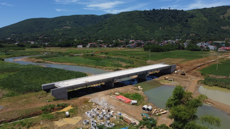 Thanh Hóa: Nhà thầu dự án cải thiện cơ sở hạ tầng đô thị Ngọc Lặc phấn đấu vượt tiến độ- Ảnh 8. Thanh Hóa: Nhà thầu dự án cải thiện cơ sở hạ tầng đô thị Ngọc Lặc phấn đấu vượt tiến độ- Ảnh 8.