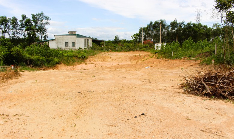 C&ocirc;ng tr&igrave;nh đường trăm tỷ ở Quảng Trị: Đ&atilde; thay nh&agrave; thầu, vẫn gặp kh&oacute; v&igrave; vướng mặt bằng- Ảnh 10.